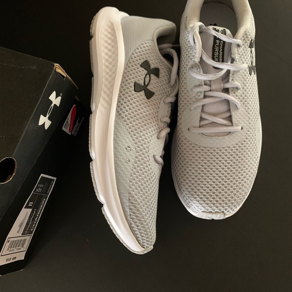 Under Armour Charged Pursuit 3 w/ box